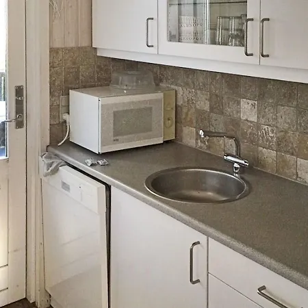 Four Bedroom Holiday In 11 Hébergement de vacances Hals