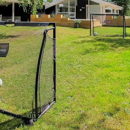 Four Bedroom Holiday In 11 Hébergement de vacances Hals