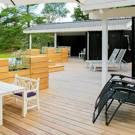 Four Bedroom Holiday In 11 Hébergement de vacances Hals