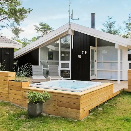 Four Bedroom Holiday In 11