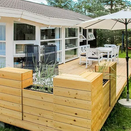 Four Bedroom Holiday In 11 Hals